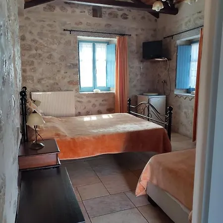 Petrounis בית הארחה