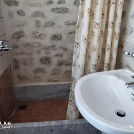 Petrounis בית הארחה